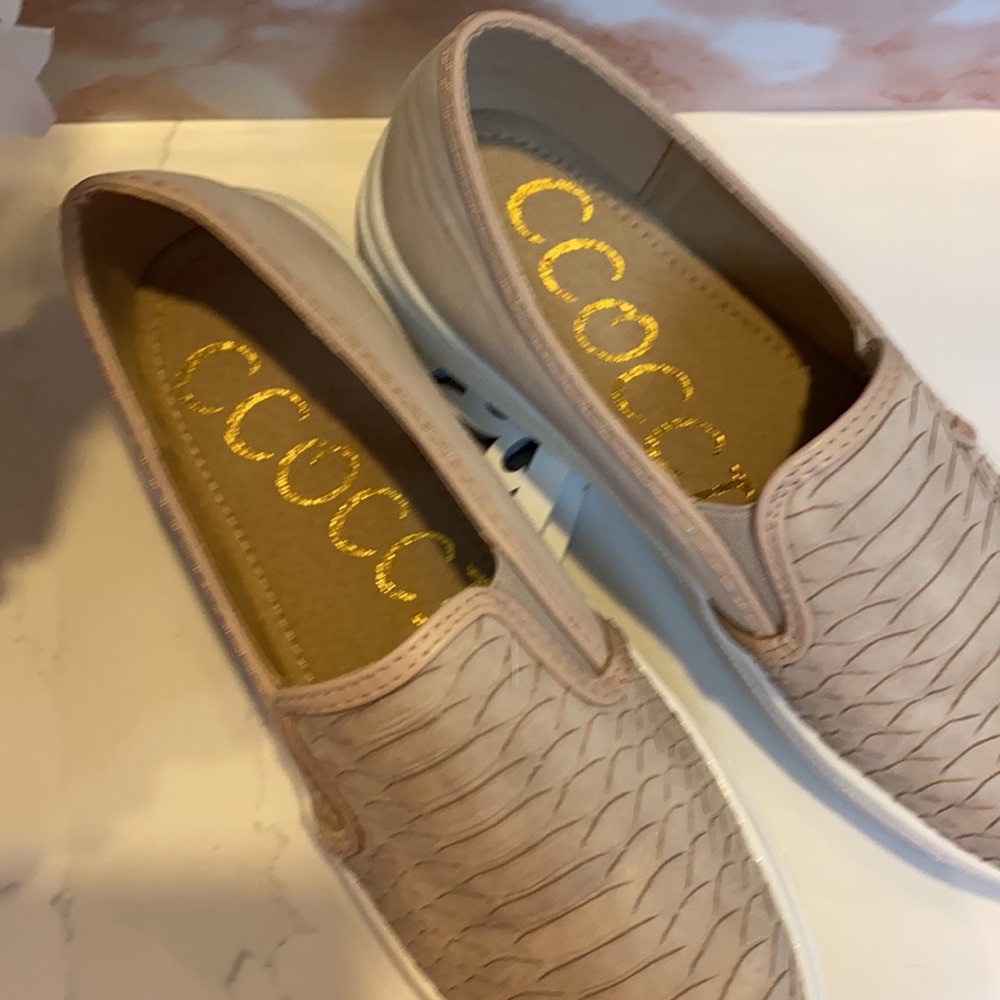 Snake Textured Casual Slip On Flat Shoes-Taupe - Picture 2 of 2